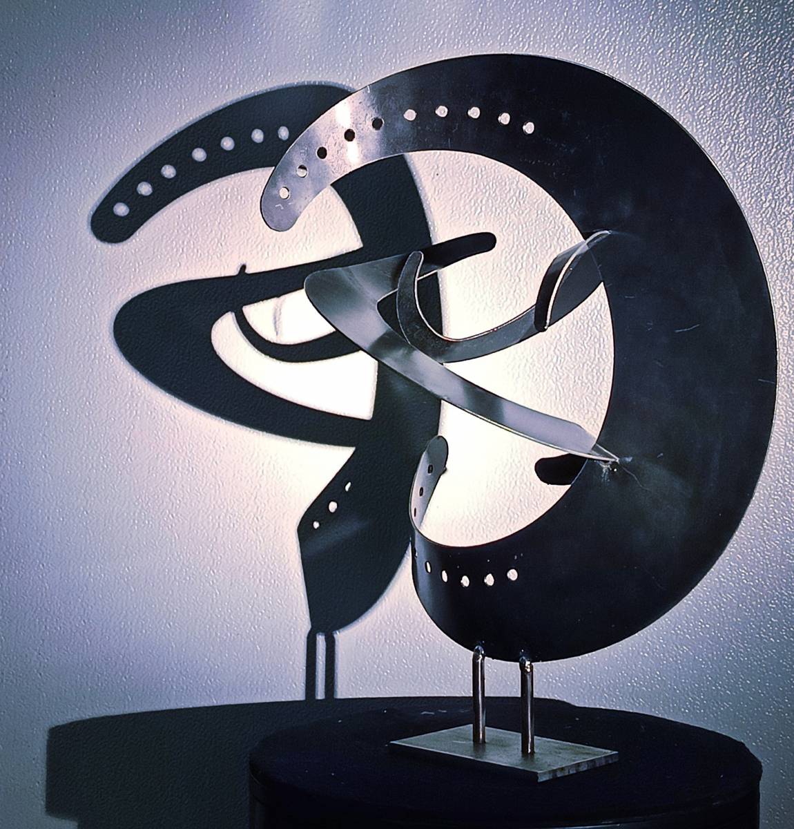 SILHOUETTE, une sculpture en ACIER design et surprenante cree par Ph LONZI pour une exposition du GARD