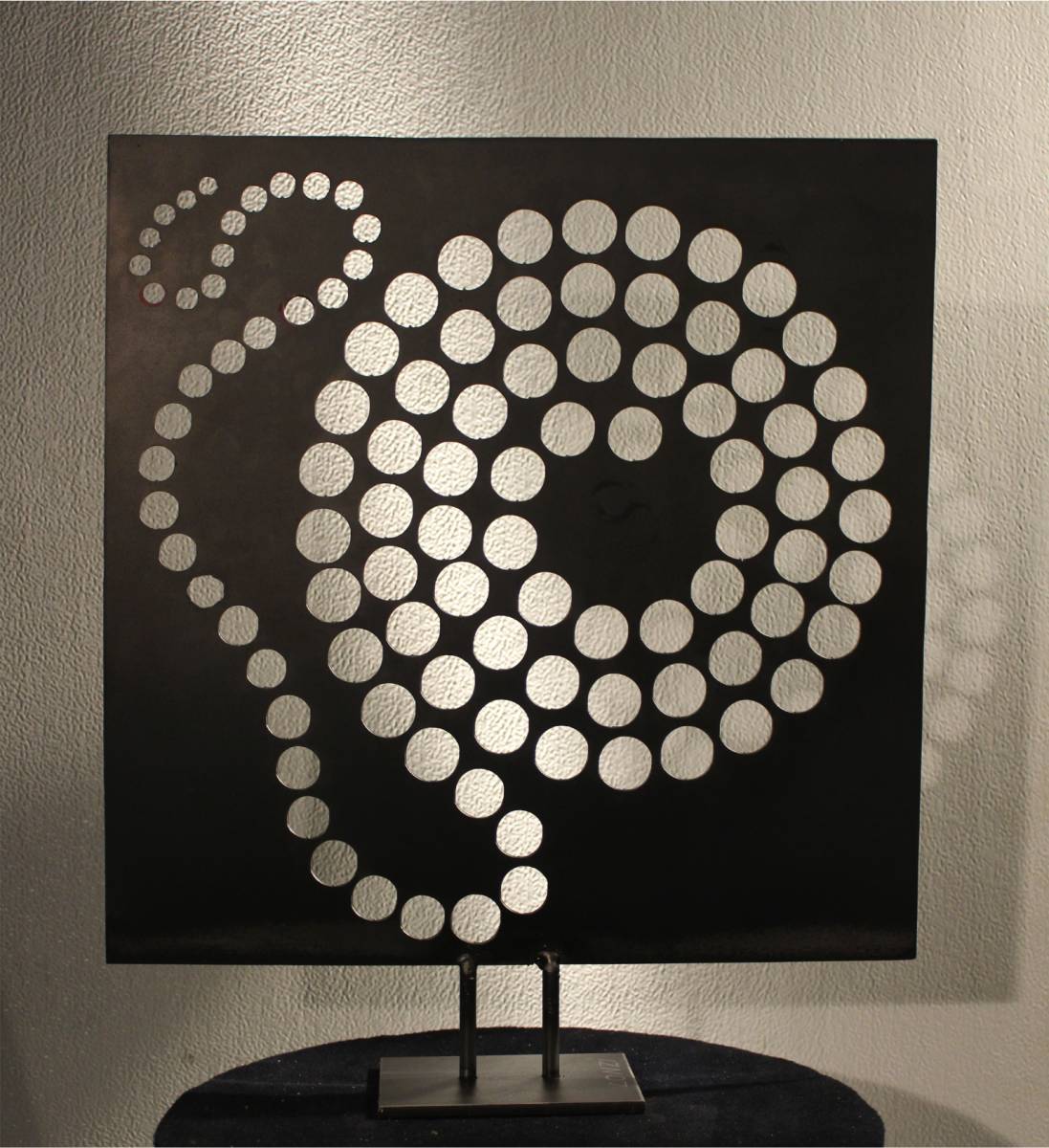 Vous recherchez des SCULPTURES ou OBJET de DECORATION DESIGNS et très CONTEMPORAINS sur PARIS ou ailleurs.