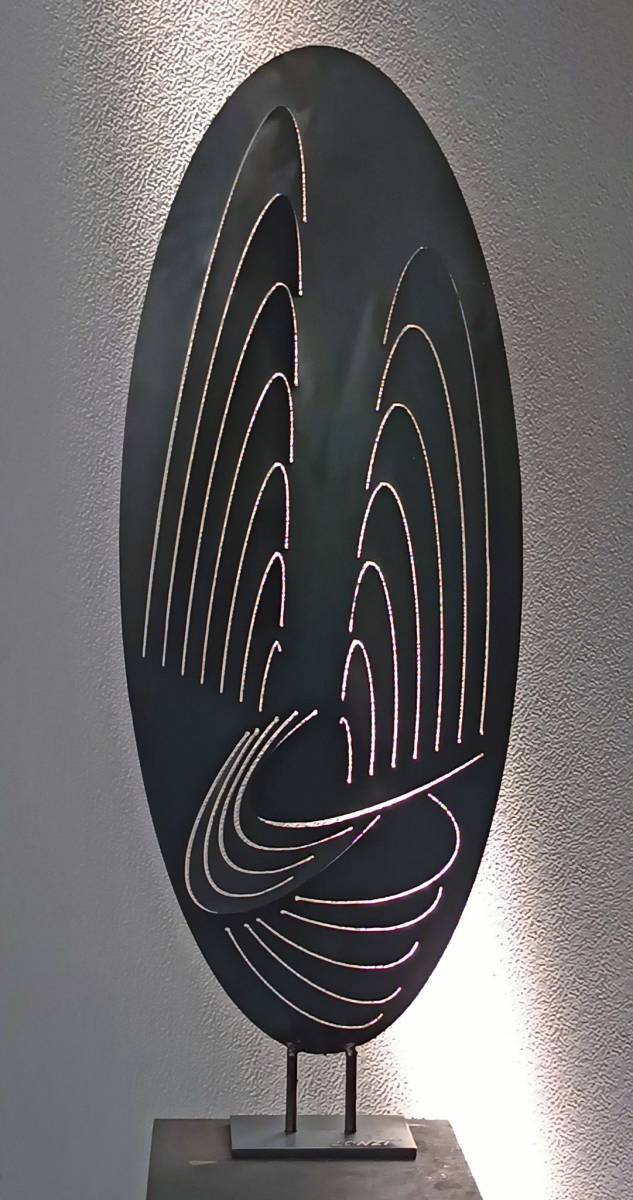 La PURETE, sculpture en acier façonné à la main par l'Artiste pour une expo à Venise en Italie