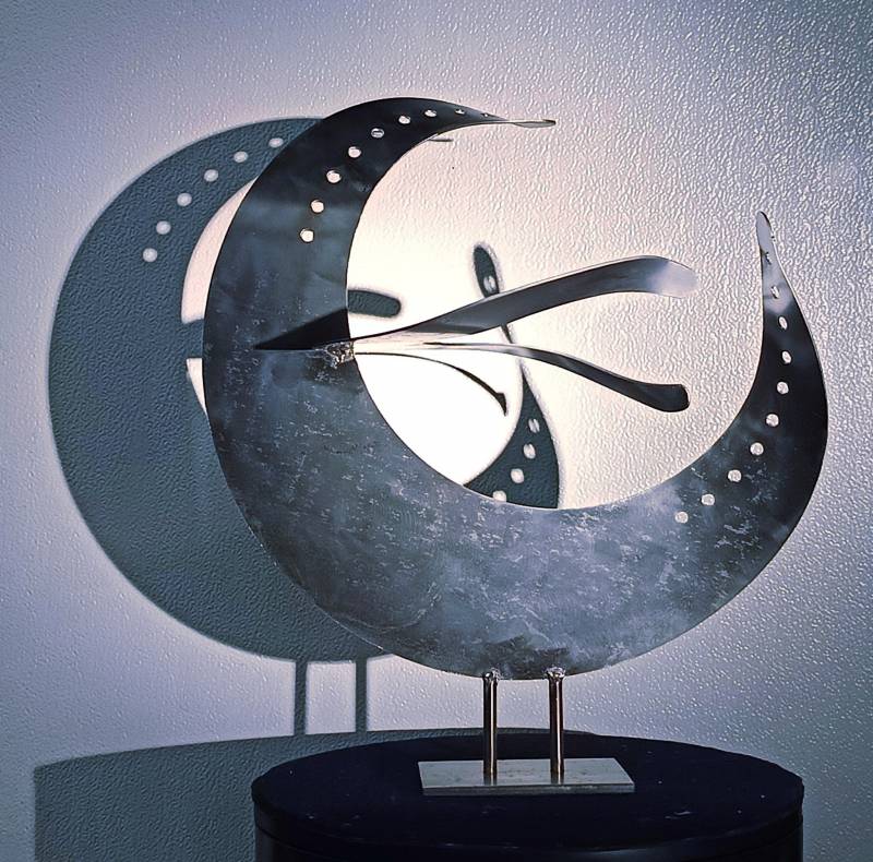 Une SILOUETTE de SCULPTURE CONTEMPORAINE réalisée par un GRAND SCULPTEUR DESIGN pour l'esposition de PARIS