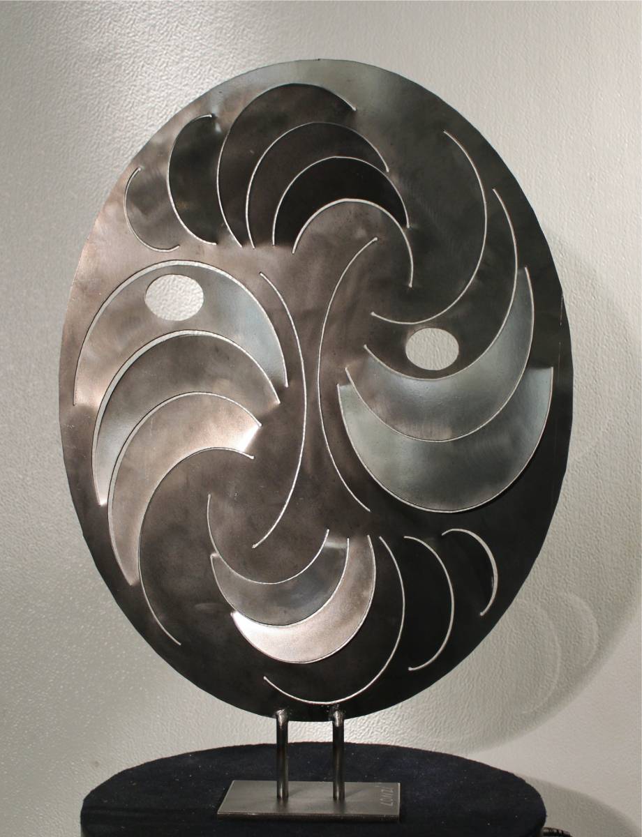 Vous recherchez du design atypique contemporain en métal, regardez les sculptures réalisées pour le SMART d'AIX.