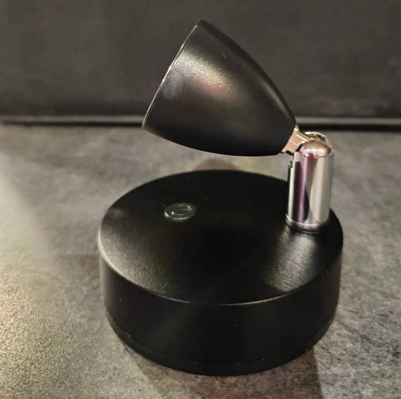 MINI SYSTEME de lumiere autonome pour l'Art. Proposé par un artiste expert de la lumière de PARIS à MONACO