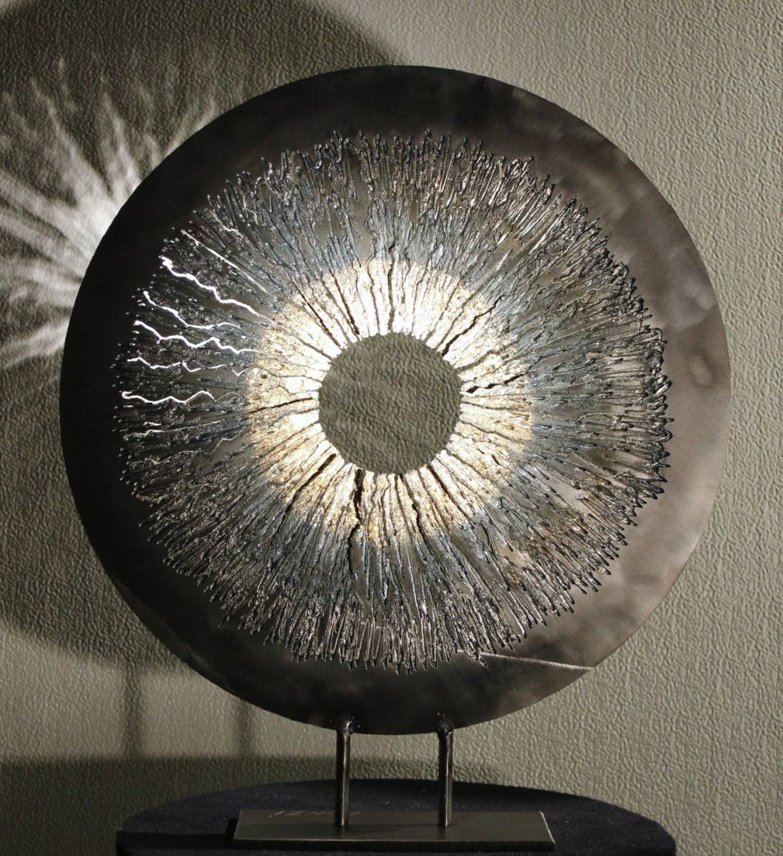 Plénitude, une pièce d'un sculpteur qui transforme le métal en DESIGN CONTEMPORAIN à Nîmes dans le Gard