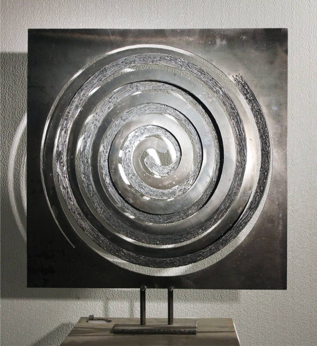 PROMENADE: Sculpture ou statue moderne interieure crée pour CANNES cote d'azur.