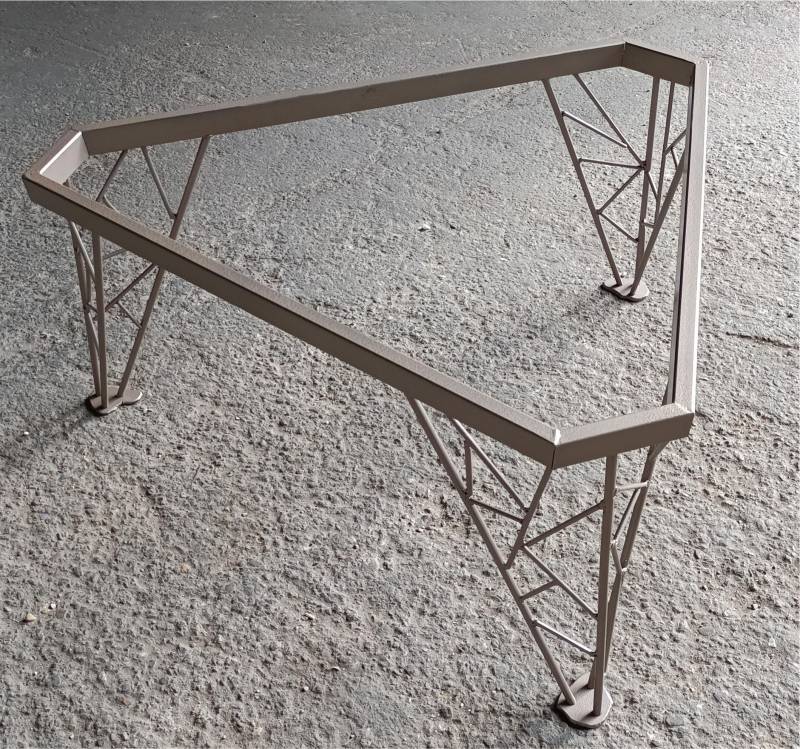  PIETEMENT de TABLE PERSONALISE en METAL près de NIMES