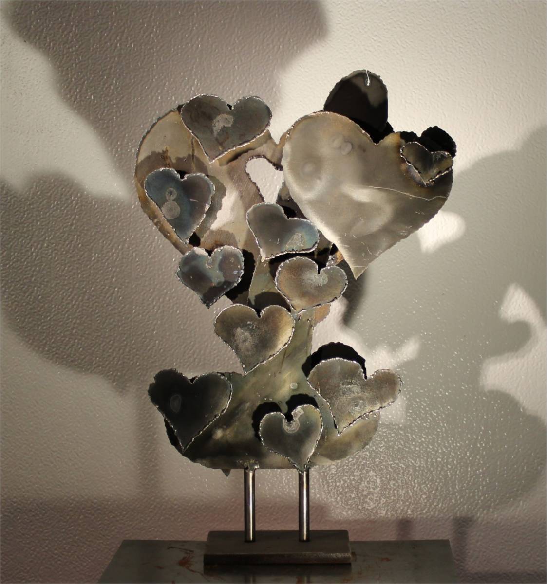 Ou trouver une Sculpture coquine représentant la St VALENTIN, attention aux cœurs en cadeau, salon PARIS