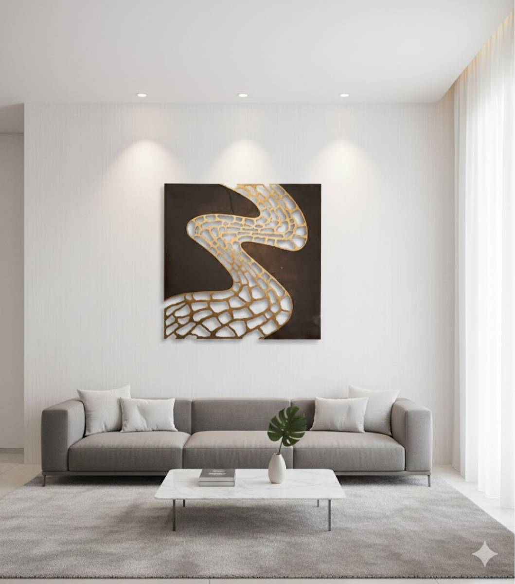 ZIG et ZAG, UNE SCULPTURE MURALE surprenante faite de doré et d'acier pour un appartement à LYON